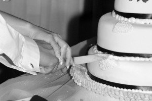 cutting the wedding cake