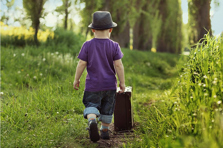 carry a suitcase around the block in Colombia