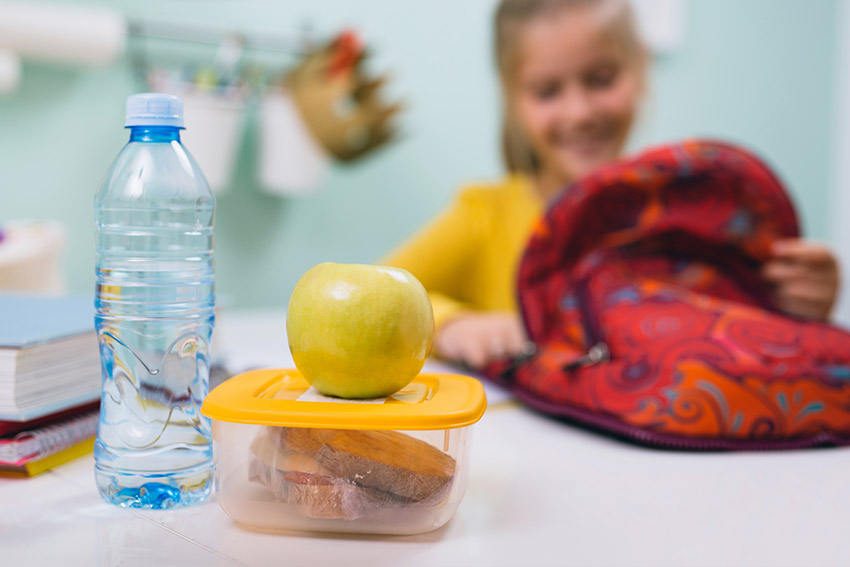 packing school lunch